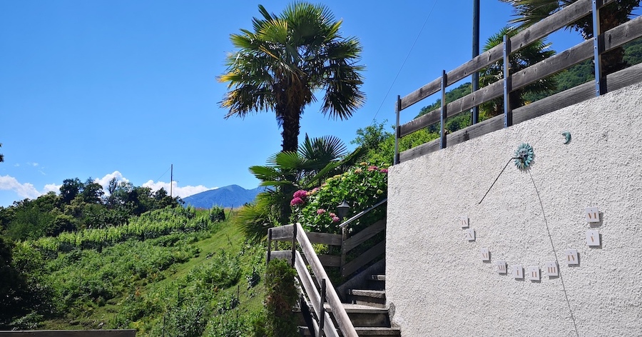 Casa Sogno Sonnenuhr Tessin